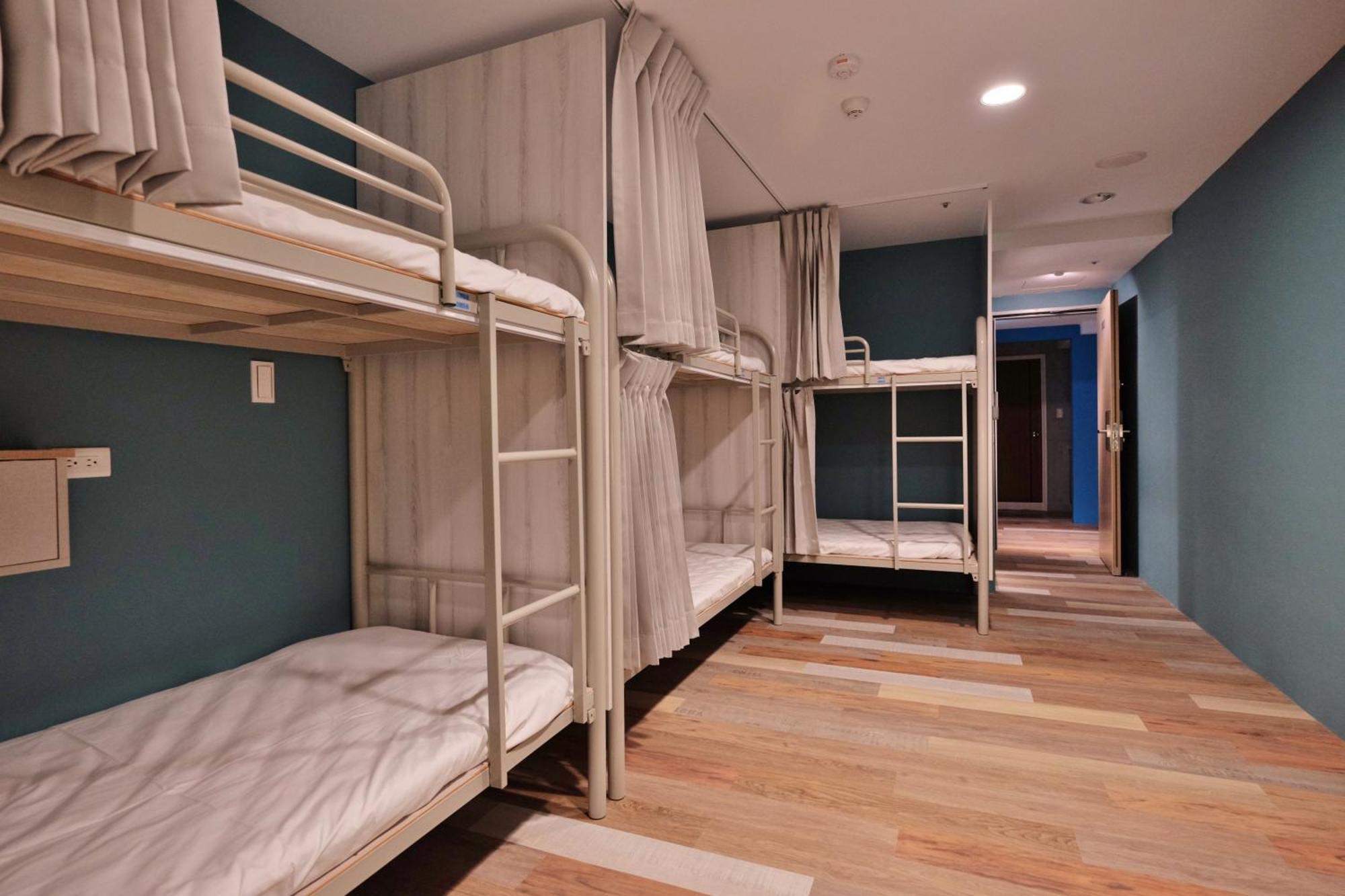 Bunk Bed Male Dormitory Room,573461838:JPEG