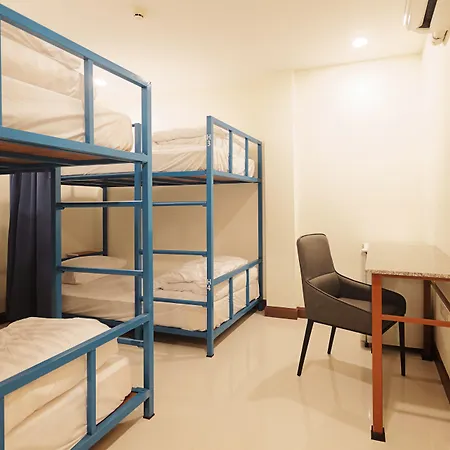 Happy Hostel-3
