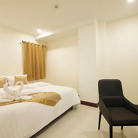 Happy Hostel-2
